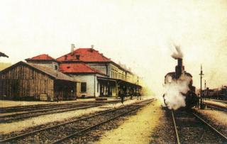 Imagine atasata: Gara_Brasov_tren.jpg