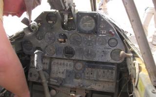 Imagine atasata: kittyhawk-cockpit_2215734k.jpg