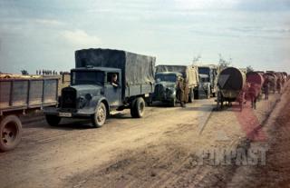 Imagine atasata: zzzzzzzzzzzzzzzz  zzz stock-photo-german-army-supply-trucks-retreat-beside-romanian-infantry-unit-russian-front-1944-13104.jpg