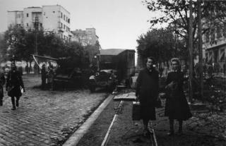Imagine atasata: GazAA__enclosed_body____destroyed_T-34_tank__Belgrade_Liberation.jpg