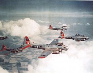 Imagine atasata: B-17G Fortresses-1400.jpg