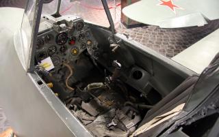 Imagine atasata: Cockpit_of_Yakovlev_Yak-23UTI.jpg