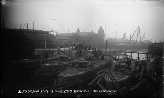 Imagine atasata: Romanian_torpedo_boats_Thames_Ironworks_Blackwall_1906_Flickr_3982740339_9f896e8755_o.jpg