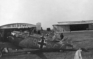 Imagine atasata: Messerschmitt-Bf-109E1-9.JG52-(Y9+_)-Pipera-Rumania-Sep-1941-01.jpg