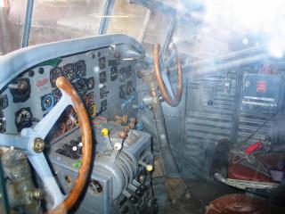 Imagine atasata: Junkers_Ju_52_3m_cockpit.jpg