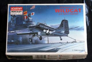 Imagine atasata: kit-grumman-f4f-4-wildcat-172-academy-minicraft-pcs-lacrada-11089-MLB20038775066_012014-F.jpg