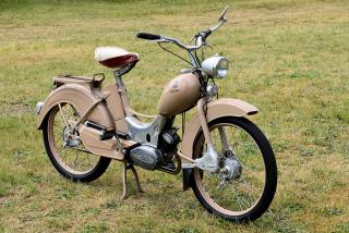 Imagine atasata: moped-1421556_960_720.jpg