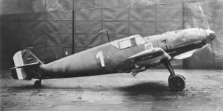 Imagine atasata: French-AF-later-RAF-AE476-Bf-109E3-1.JG76-White-1-WNr-1304-captured-France-22nd-Nov-1939-01.jpg