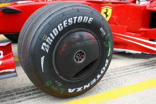 Imagine atasata: wheel_ferrari_greatbritain_f1_2007_1024x768.jpg