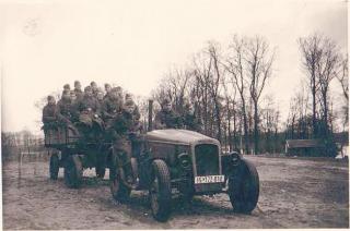 Imagine atasata: Hanomag_Diesel_tractor_3.jpg