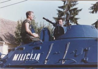 Imagine atasata: BTR-60 i dva policajca_Osijek 1991.jpg