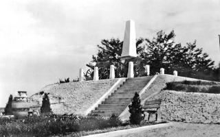 Imagine atasata: monumentul independentei calafat dupa WW2 (1).jpg