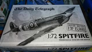 Imagine atasata: REVELL SPITFIRE 1.72.JPG