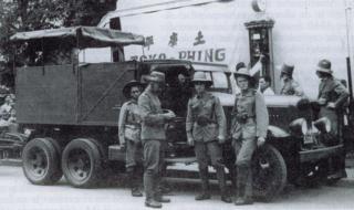 Imagine atasata: Tractor_de_artilerie_GMC_Fortele_coloniale_olandeze.jpg