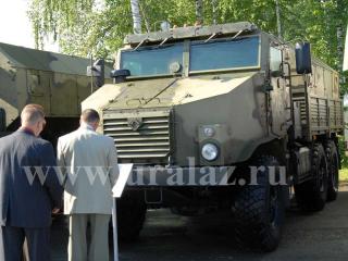 Imagine atasata: ural_blindat_6x6.jpg