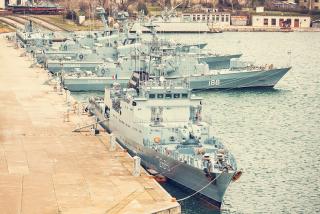 Imagine atasata: portul-militar-mangalia-fregatele-romanesti-2.jpg