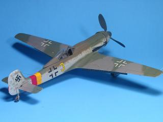 Imagine atasata: Art-model-Ta-152H1-7.JG301-Yellow-3-WNr-150017-Germany-1945-02.jpg