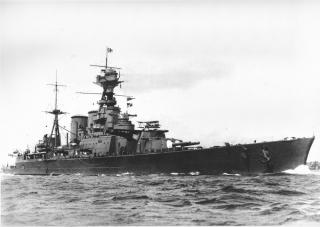 Imagine atasata: HMS_Hood.jpg