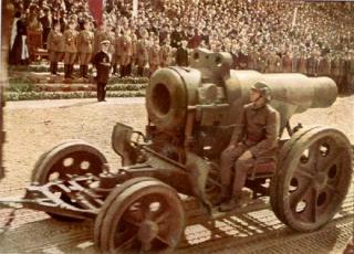 Imagine atasata: kluj_1940__heavy_artillery_parade_photo_balogh_rudolf.jpg