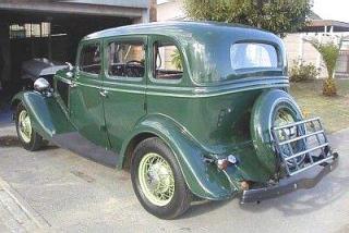 Imagine atasata: ford_v8_1934_Ford_Fordor_green_m2.jpg