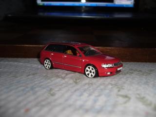 Imagine atasata: AUDI_A4_AVANT_2005.JPG