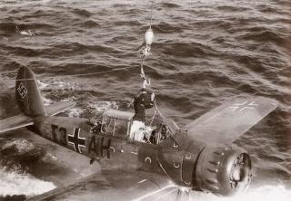 Imagine atasata: 1-Arado-Ar-196A2-1_BoFlGr-196-T3BH-Lofoten-Islands-1944-01.jpg