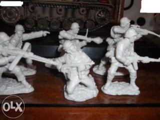 Imagine atasata: 70057240_1_644x461_soldati-soldatei-figurine-germani-elita-132-tssd-oradea_rev008.jpg