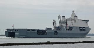 Imagine atasata: HNLMS_Karel_Doorman,_Starboard_Quarter,_04.09.2017.jpg