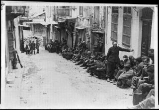 Imagine atasata: german_pows_at_canea_crete_1941._da01153f.jpg