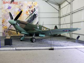Imagine atasata: 800px-Spitfire_Musee_du_Bourget_P1010973.jpg