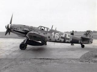 Imagine atasata: Messerschmitt-Bf-109G-6-U2-W.Nr_.-412951-White-16-of-3.JG-301-2.jpg