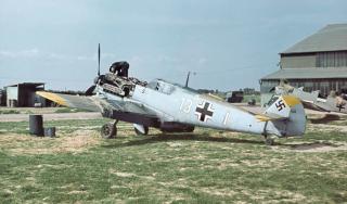 Imagine atasata: Messerschmitt-Bf109-E-3-Lt-Walter-Blume-7-JG26-Caffiers-France-Summer-1940-1-1024x600.jpg