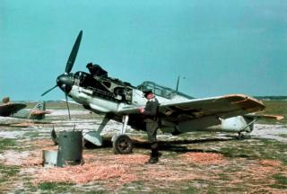 Imagine atasata: Messerschmitt-Bf109E-3-Lt-Walter-Blume-7-JG26-Caffiers-France-Summer-1940-1024x691.jpg