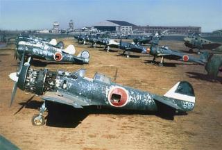 Imagine atasata: Ki-43s_and_Ki-84s.jpg