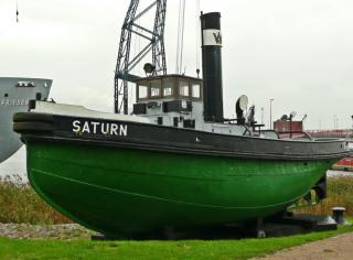 Imagine atasata: Dampfschlepper_Saturn_(Baujahr_1908)_in_Rostock_(01-2)-1.jpg