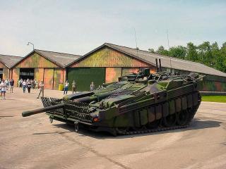 Imagine atasata: Strv-103C (MJU)-17.jpg