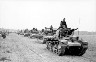 Imagine atasata: Bundesarchiv_Bild_101I-769-0236-23,_Frankreich,_Panzer_35t_und_Panzer_IV.jpg