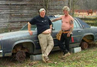 Imagine atasata: red_neck_car.jpg