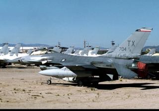 Imagine atasata: General_Dynamics_F_16A_Fighting_Falcon_82_1007__704th_FS_AFRES___in_1999_she_was_supplied_to_Portugal__09.10.1994_Tucson___Davis_Monthan_AFB_Arizona_resize.jpg